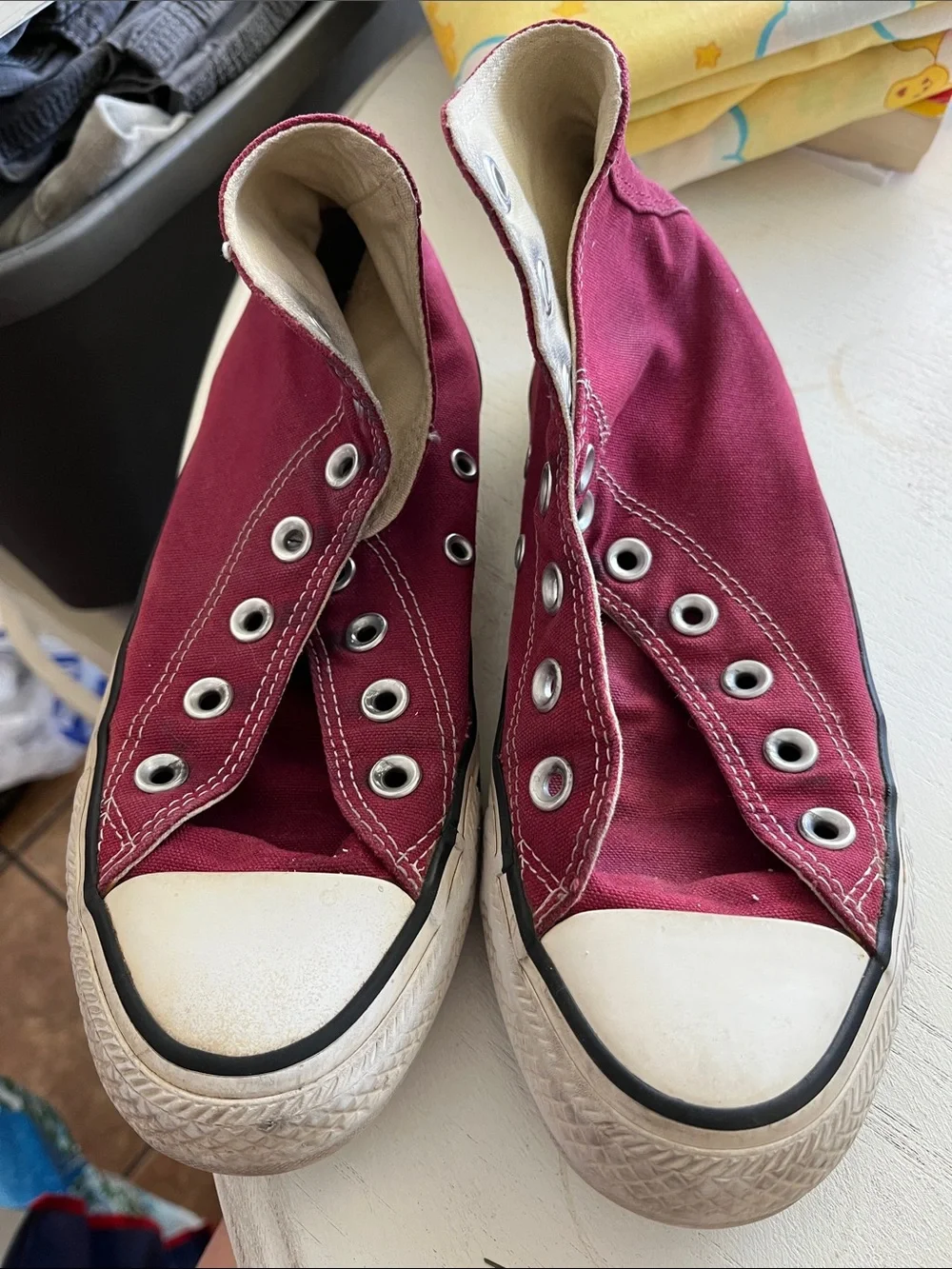 Converse Canvas High-Top Sneakers in Burgundy Size 6